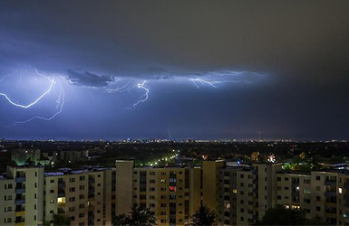 氣象實時監(jiān)測系統(tǒng)的數(shù)據(jù)與分析功能探討