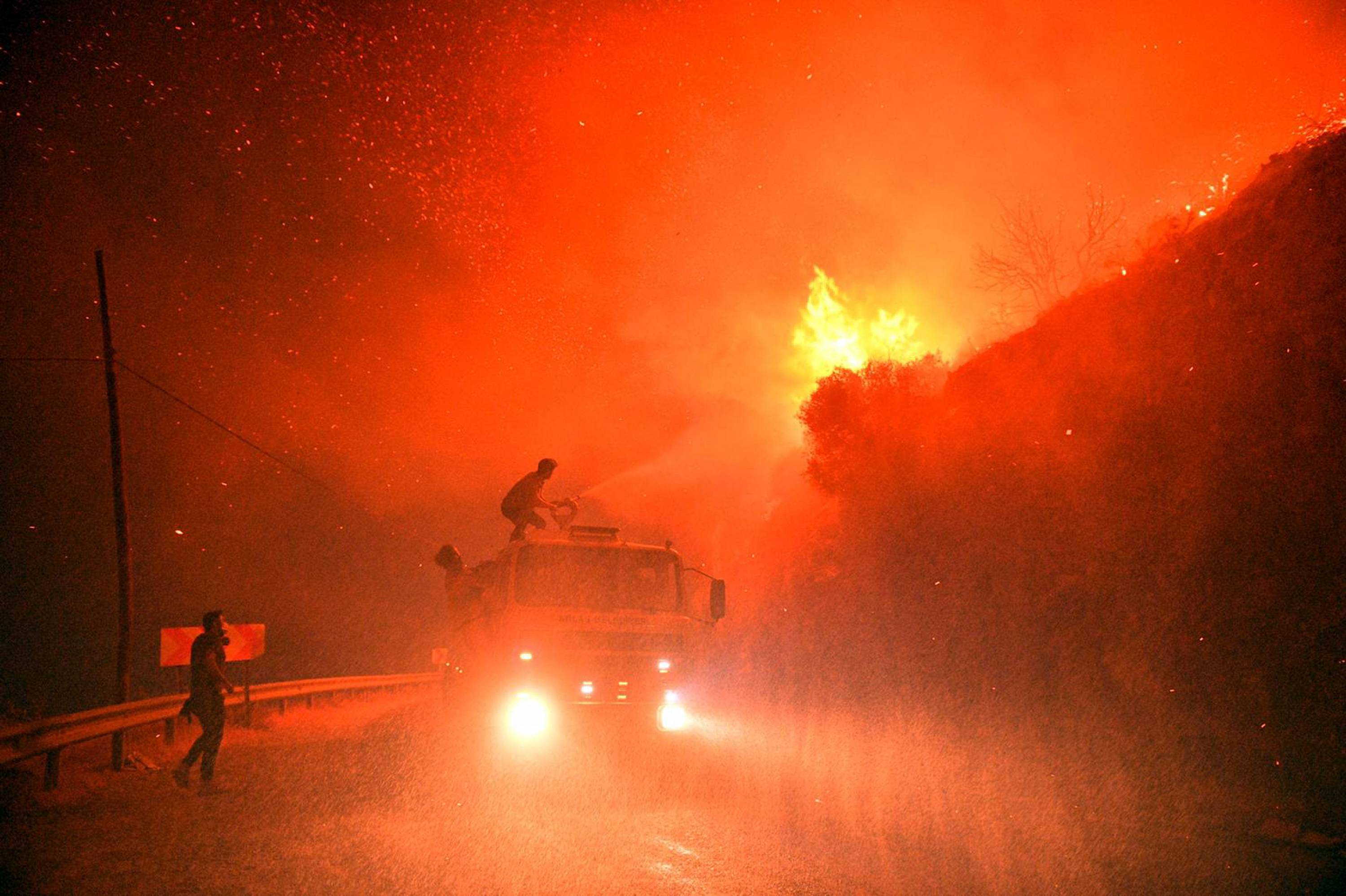 6115cee4817d3.jpg 希臘和土耳其火情.jpg